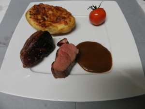 Magret de canard, sauce au poivre, pomme de terre aveyronnaise tomate à l huile de truffe