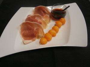 Jambon de Serrano, brochette de melon et son porto